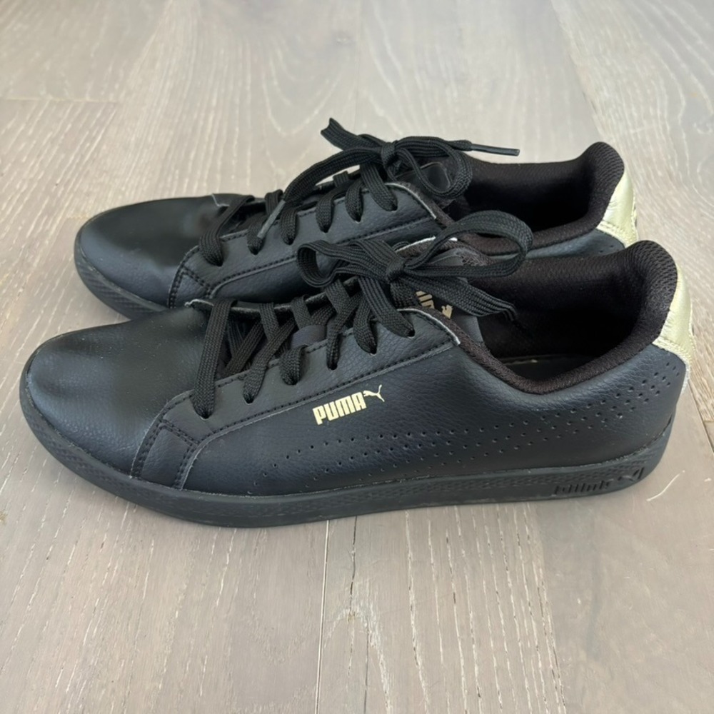 PUMA Smash Performance Black Leather Gold Metallic Shoes Wm's Sz 9 Sneakers - Picture 1 of 7